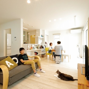 家族が自然と集う シンプル設計の住まい